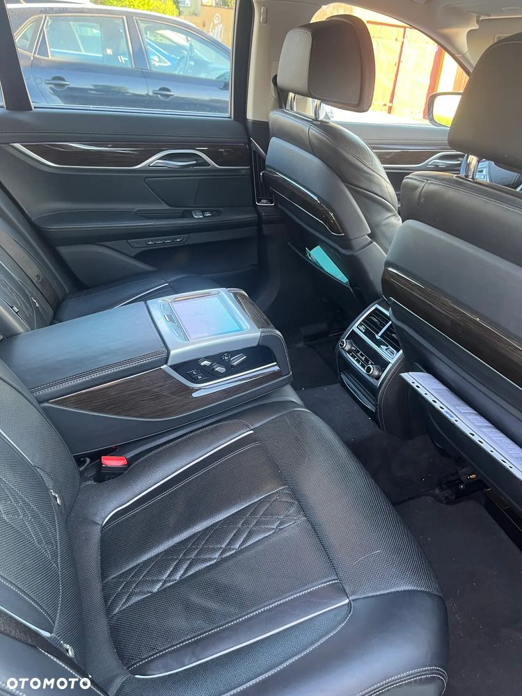 BMW Seria 7 740e iPerformance - 7