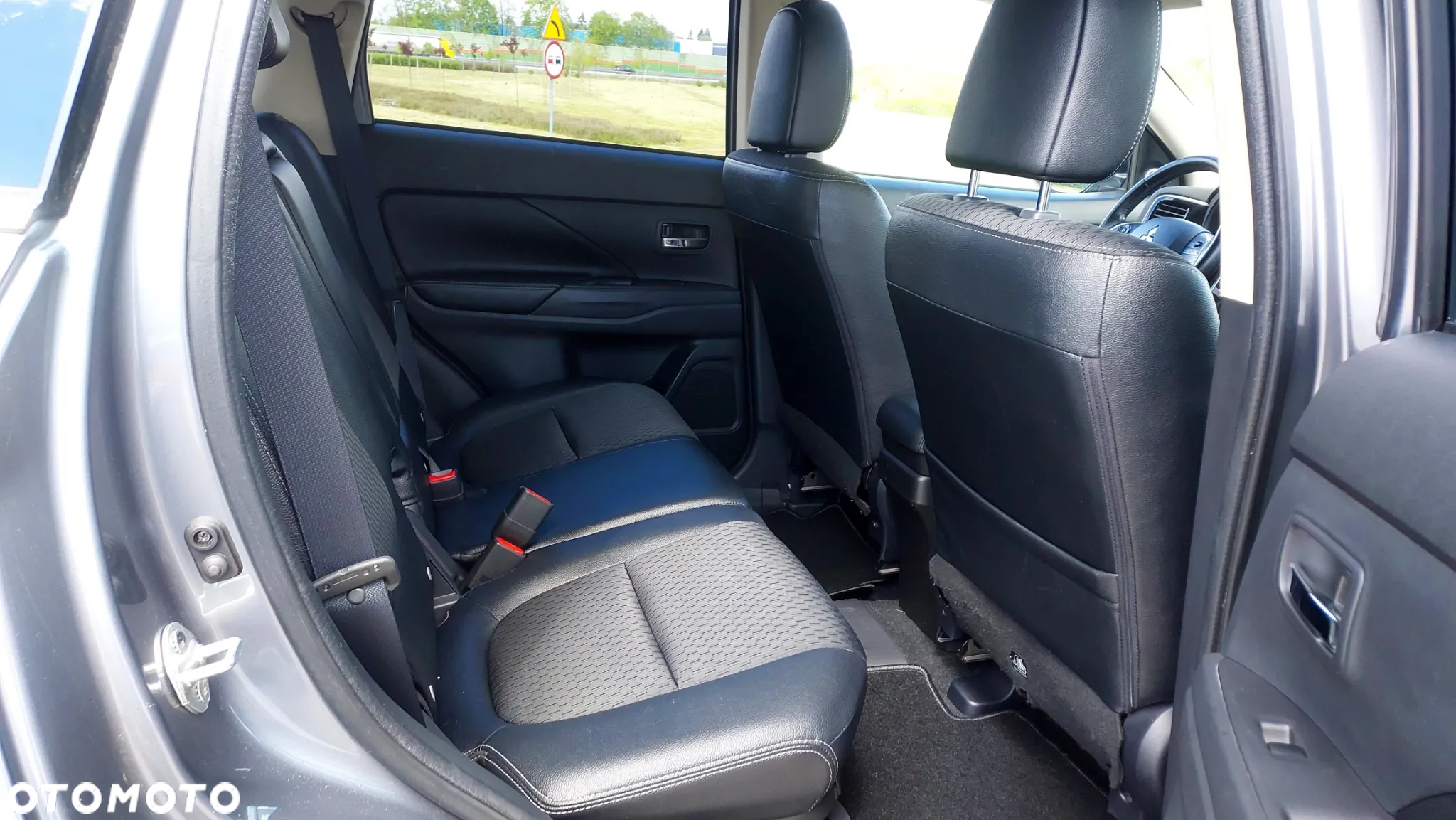 Mitsubishi Outlander - 12