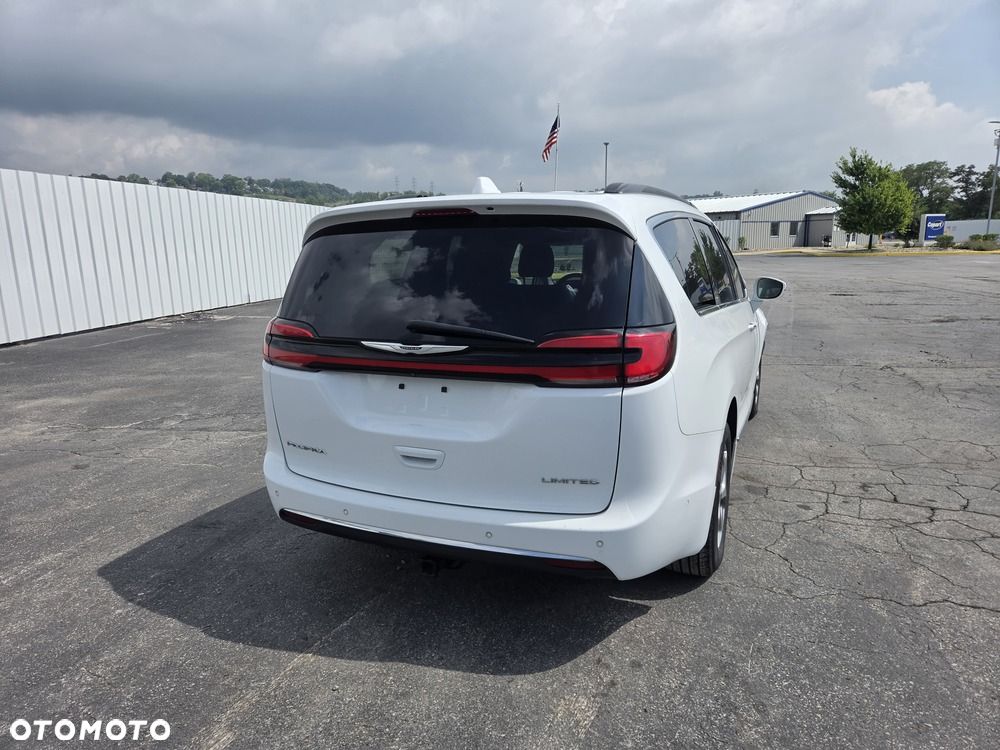 Chrysler Pacifica - 10