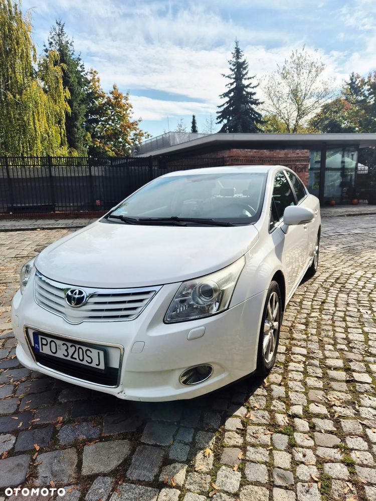 Toyota Avensis 2011 photo 2