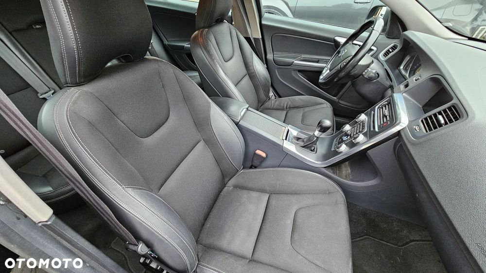 Volvo V60 D2 Momentum - 13