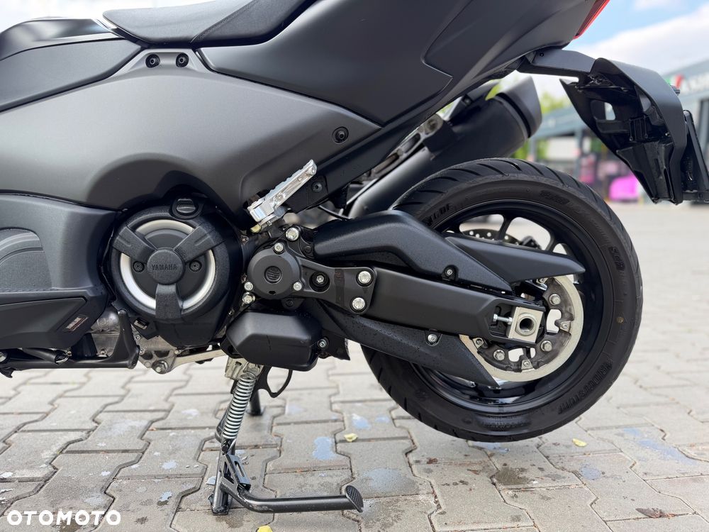 Yamaha Tmax - 16