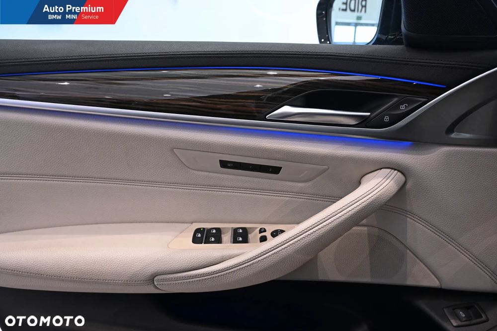 BMW Seria 5 520d xDrive - 12