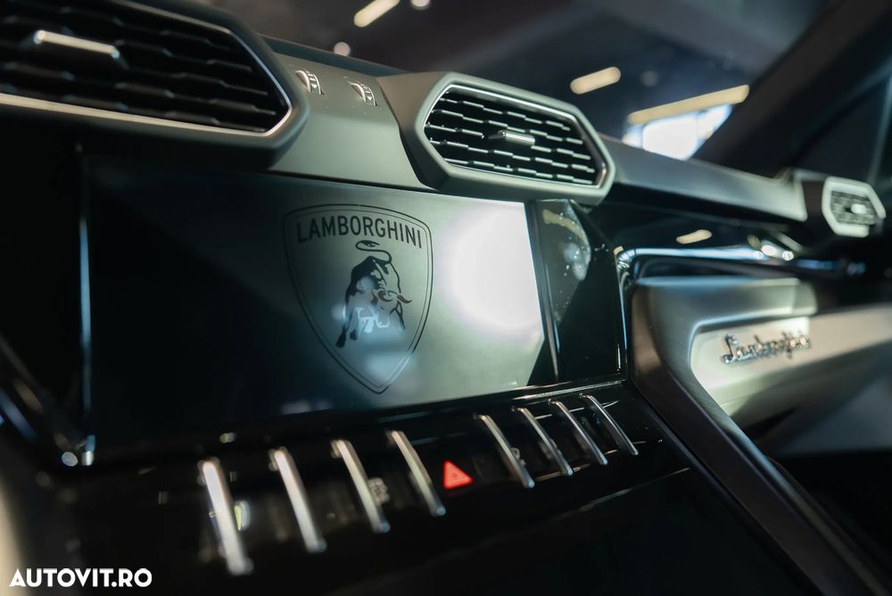 Lamborghini URUS - 35