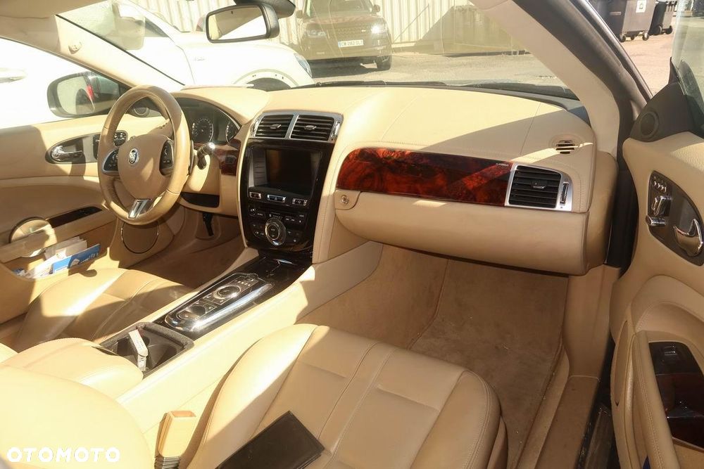 Jaguar XK 5.0 Portfolio - 17