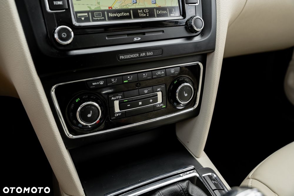 Skoda Superb Combi 3.6 V6 4x4 DSG Elegance - 38