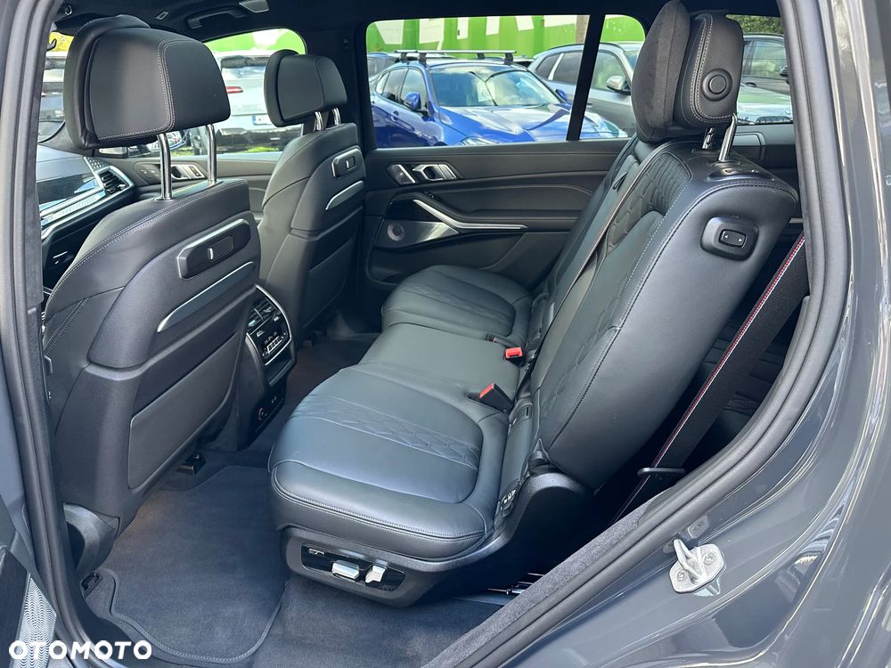 BMW X7 2025