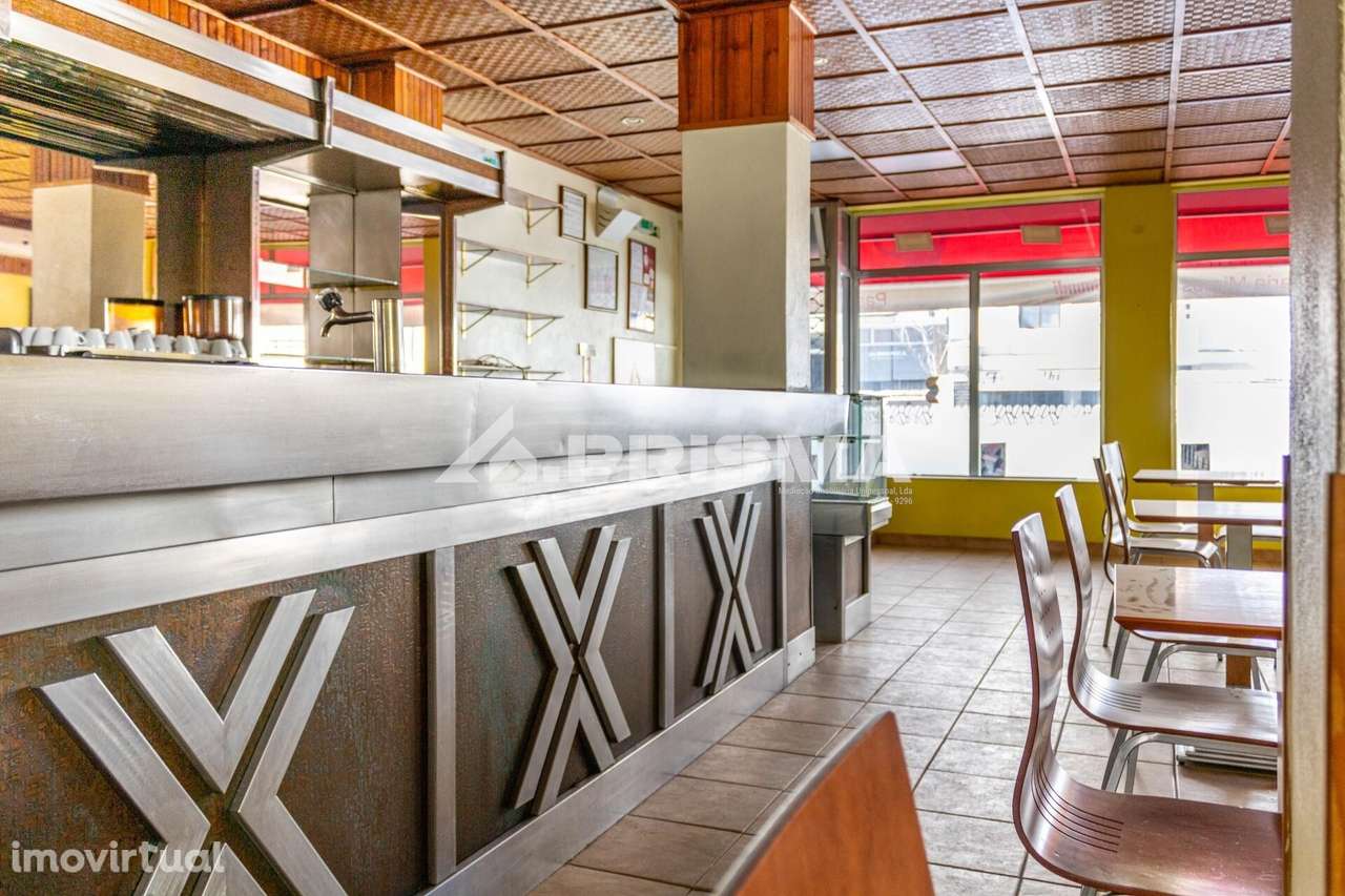 Espaço comercial com cave convertida em Apartamento para venda em Cast - Grande imagem: 5/21