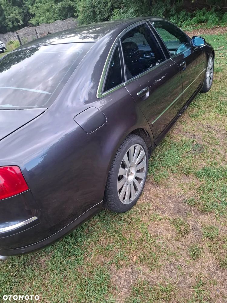 Audi A8 4.2 L Quattro - 14