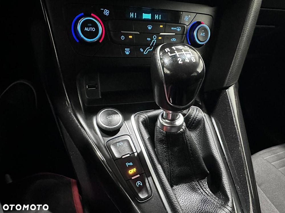 Ford Focus - 33