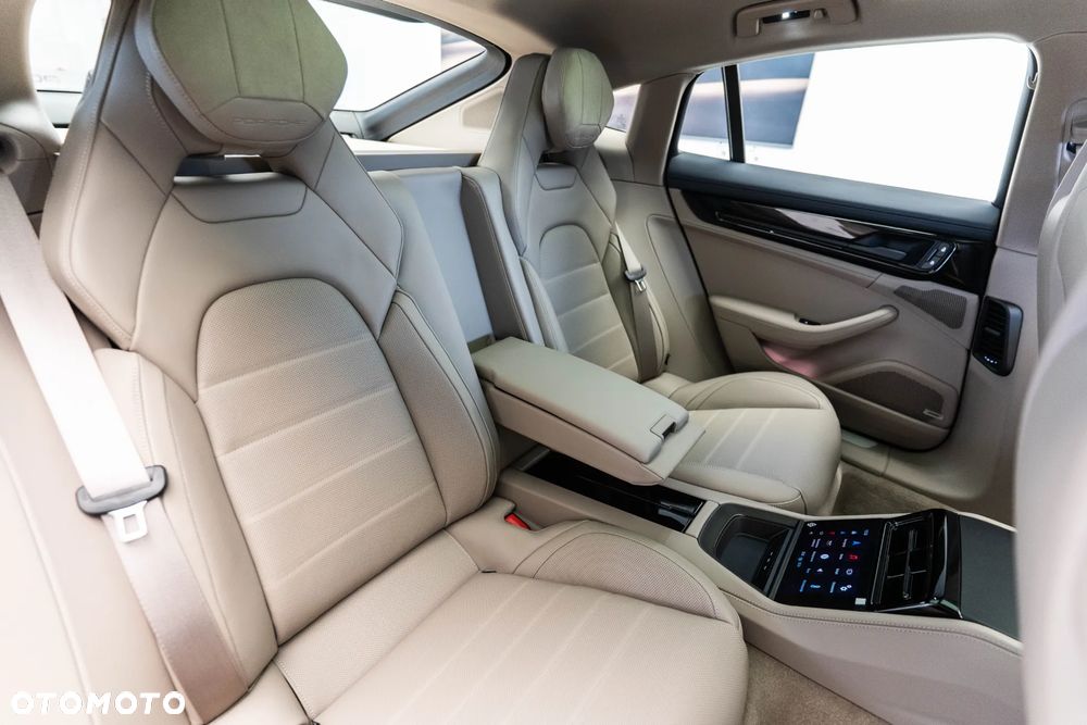 Porsche Panamera 4 E-Hybrid PHEV - 13
