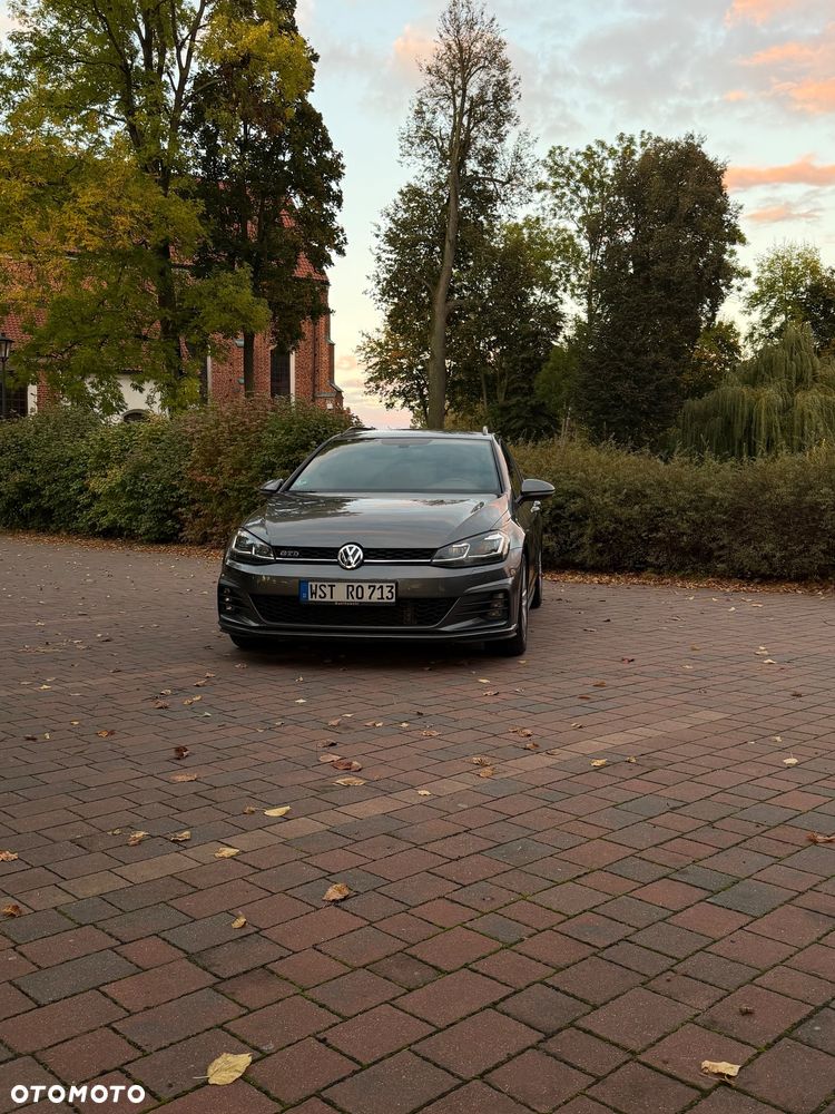 Volkswagen Golf - 6