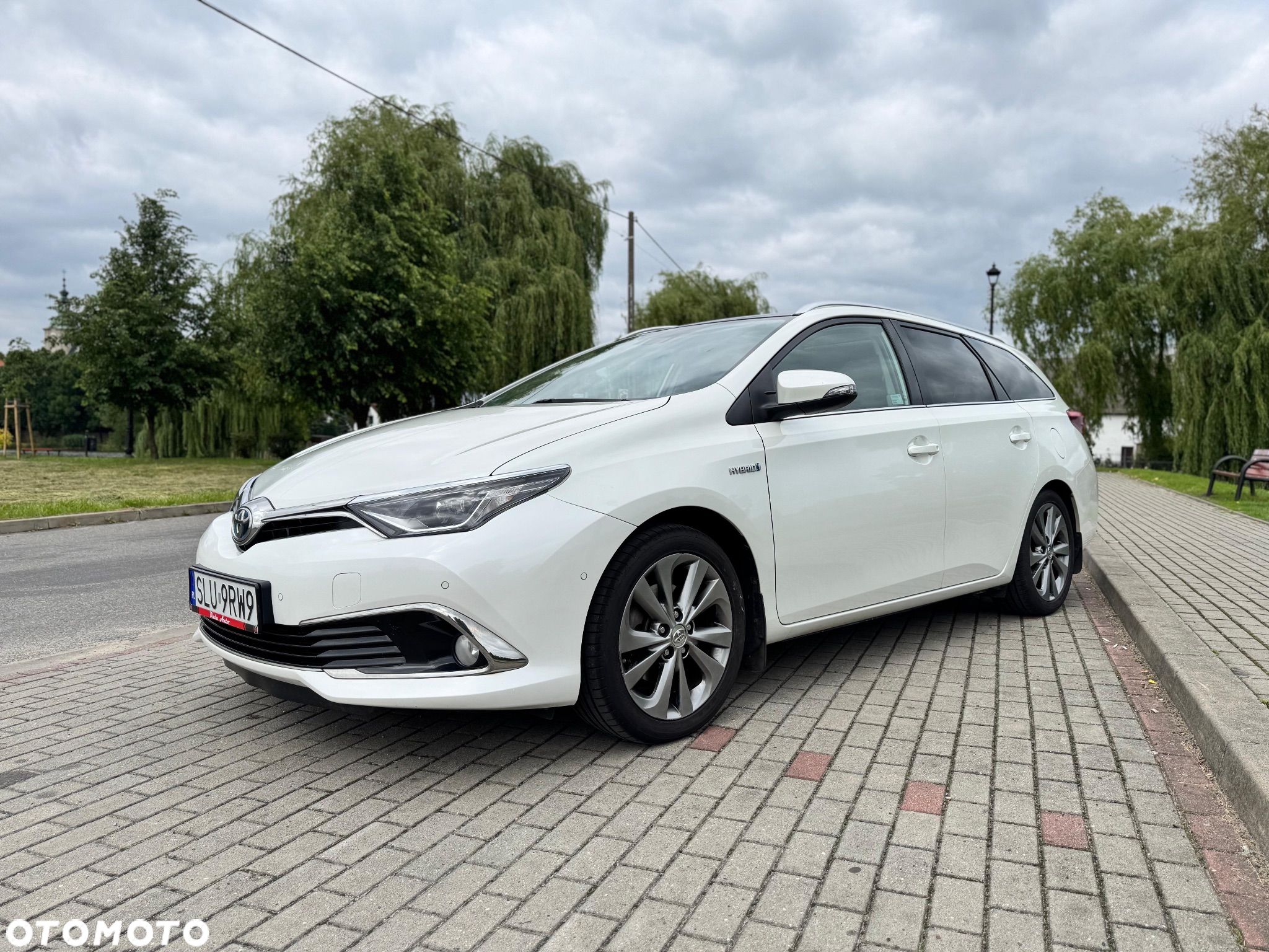 Toyota Auris Hybrid 135 Prestige - 1