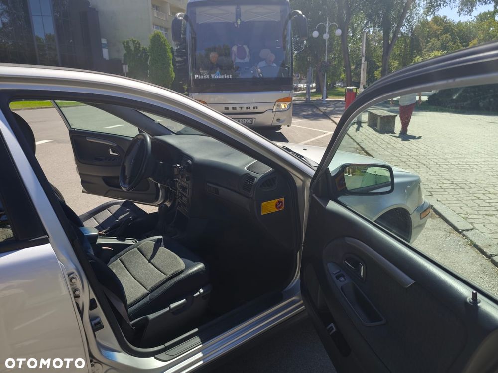 Volvo V40 1.8 - 13