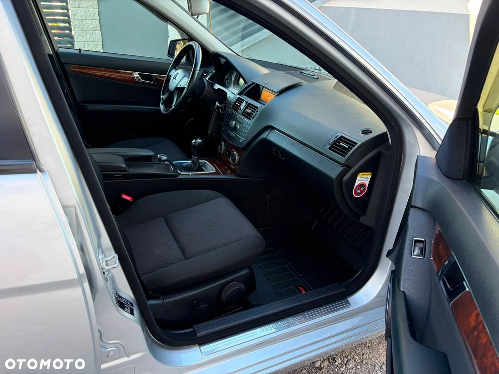 Mercedes-Benz Klasa C 180 Kompressor BlueEFFICIENCY - 14