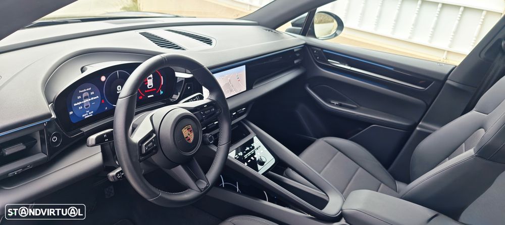 Porsche Macan Electric 4 - 11