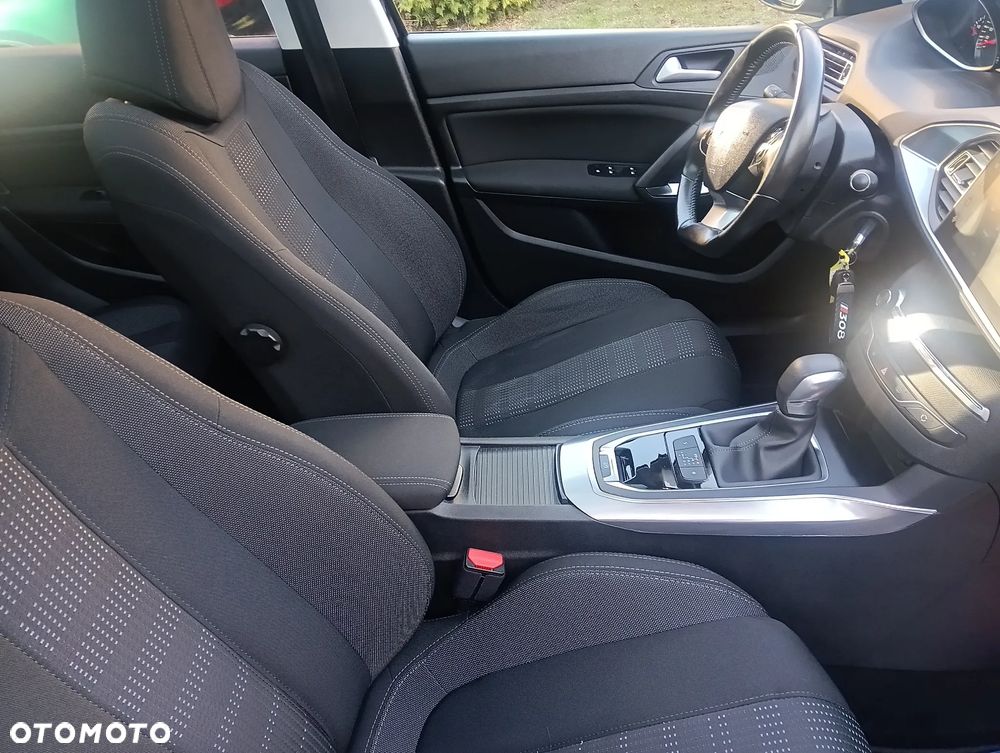 Peugeot 308 SW BlueHDi 120 EAT6 Stop & Start Allure - 20