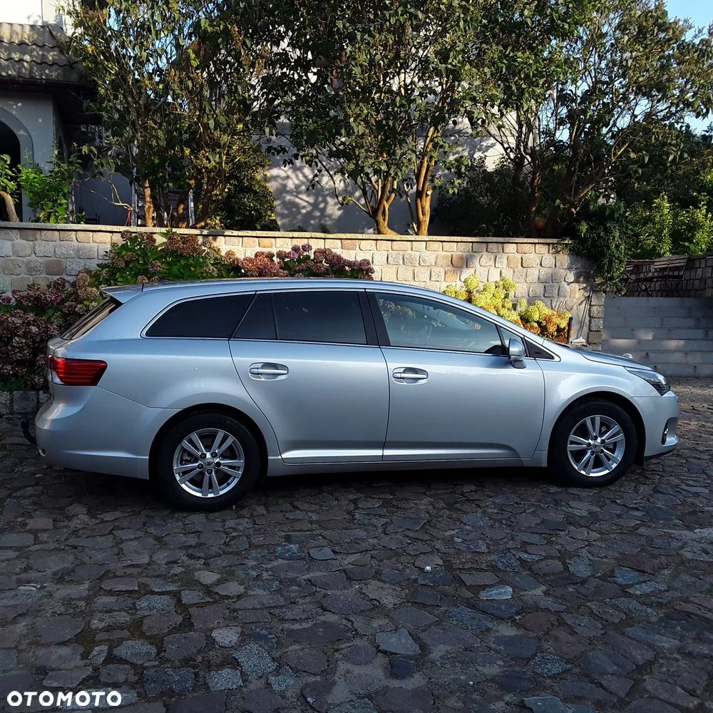 Toyota Avensis 2.0 D-4D Executive - 26