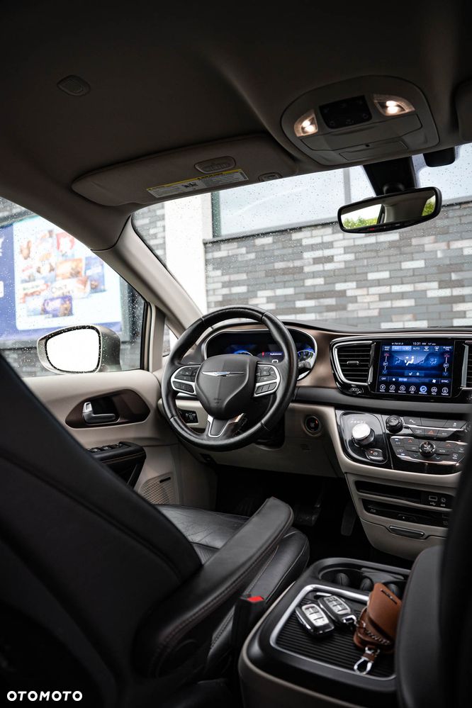 Chrysler Pacifica - 28