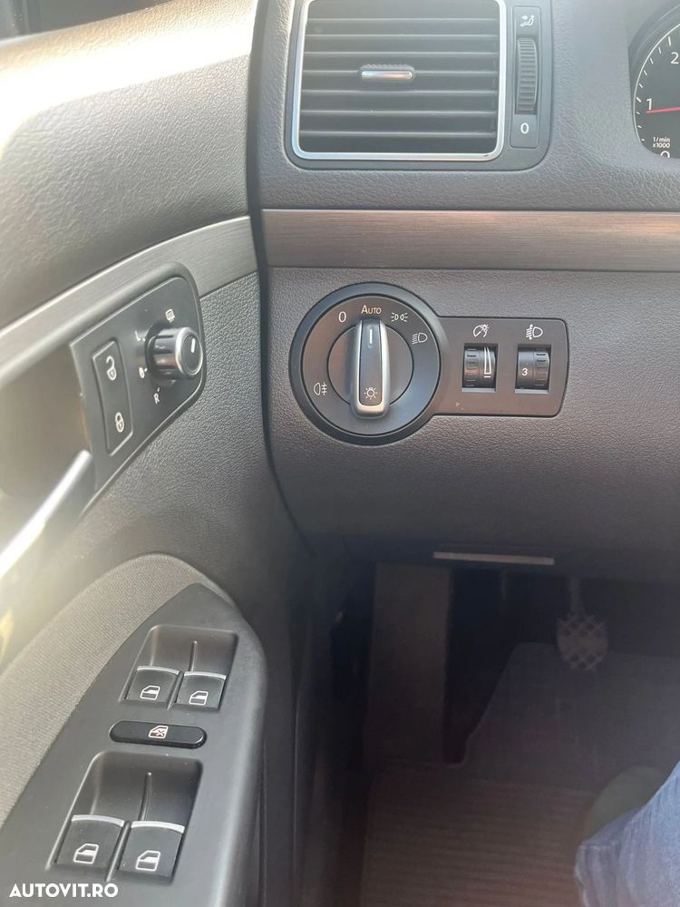 Volkswagen Touran - 10