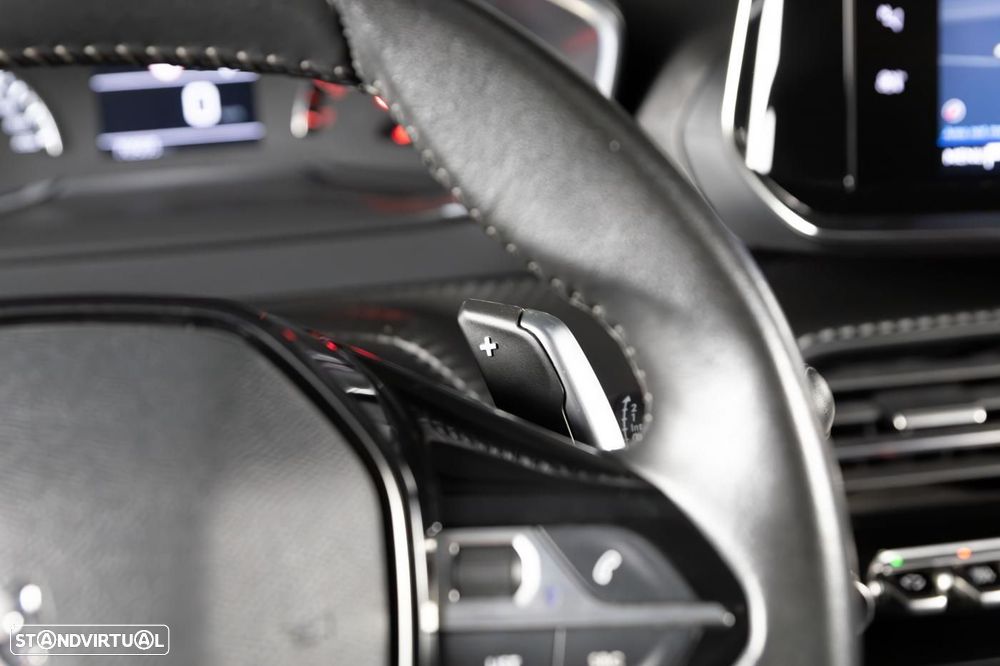 Peugeot 2008 1.5 BlueHDi Allure Pack EAT8 - 36