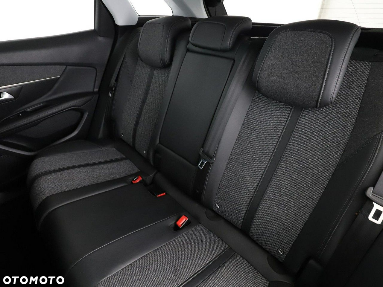 Peugeot 3008 1.5 BlueHDi Allure S&S EAT8 - 17