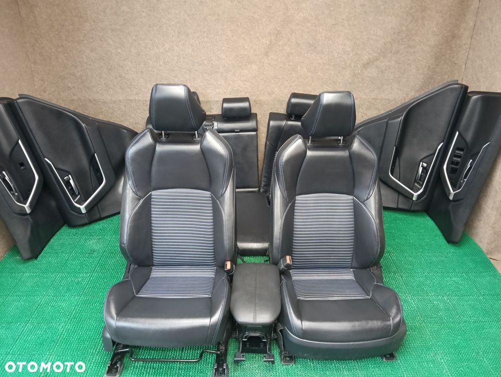 TOYOTA RAV4 od 2019r Fotele Kanapy Boczki - 1