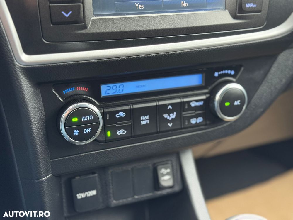 Toyota Auris 1.4 D-4D Touring Sports Comfort - 8