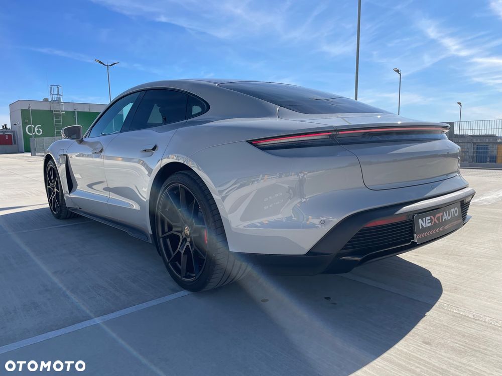 Porsche Taycan GTS - 8