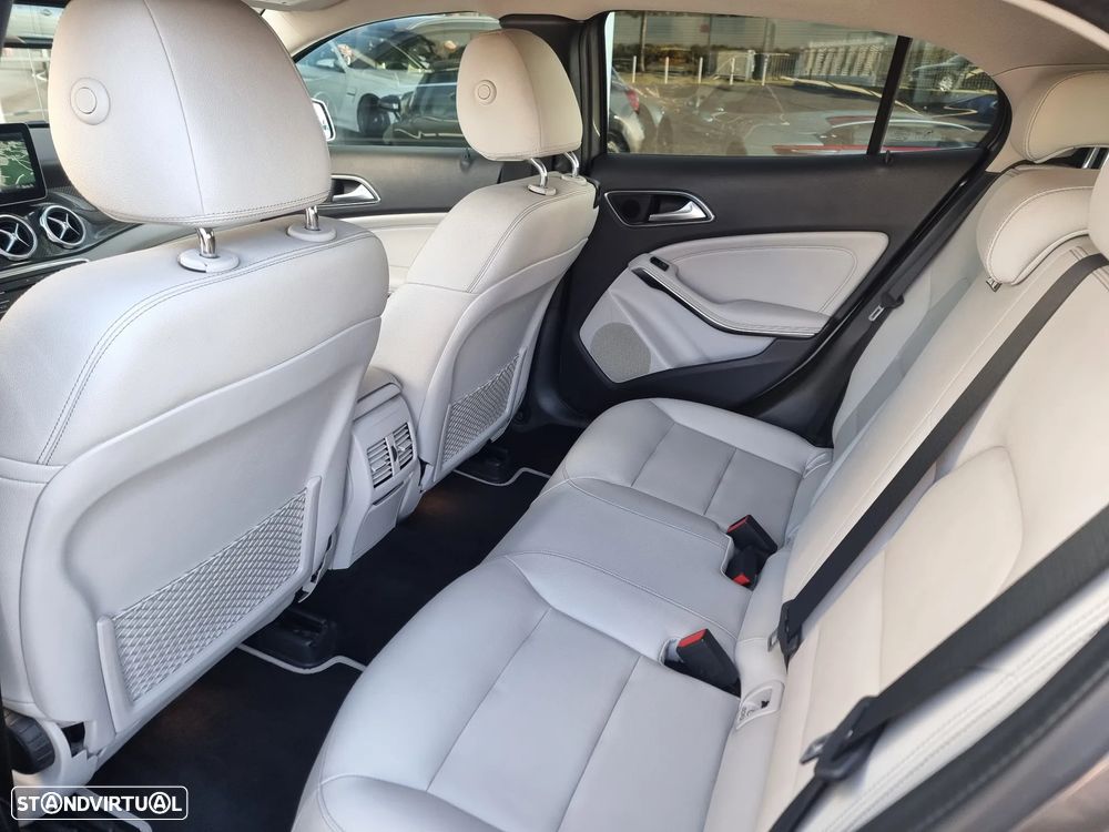 Mercedes-Benz GLA 180 d Urban - 25