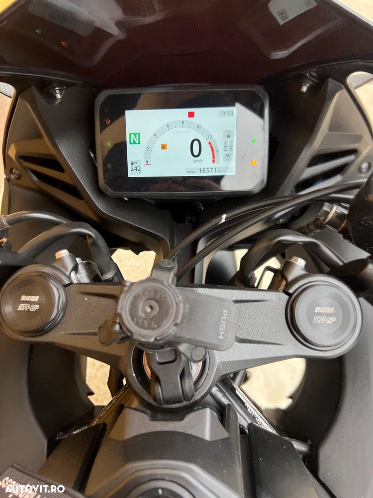 Honda CBR 650R - 13