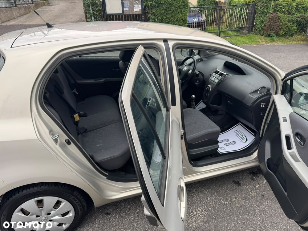 Toyota Yaris - 10