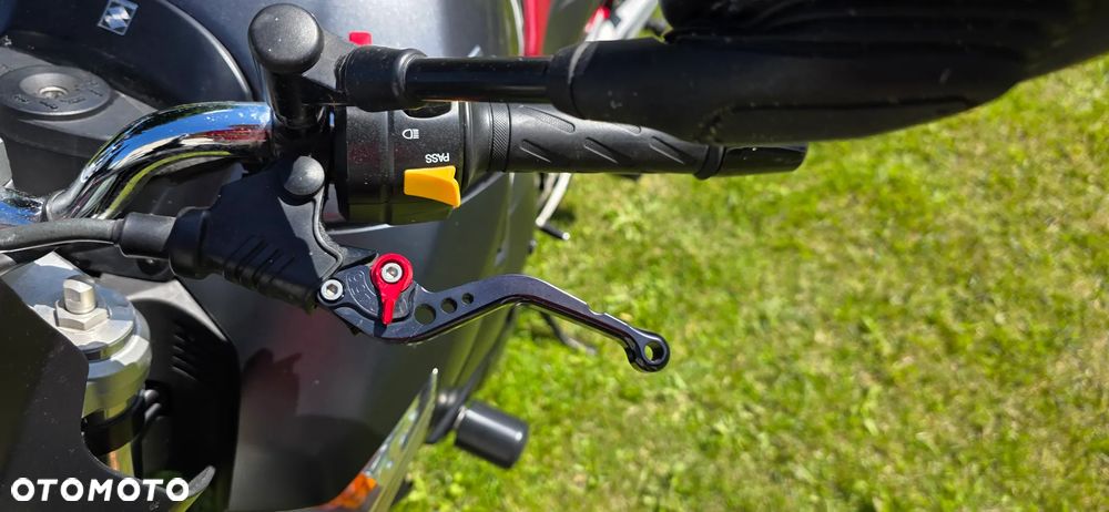 Suzuki GSR - 5
