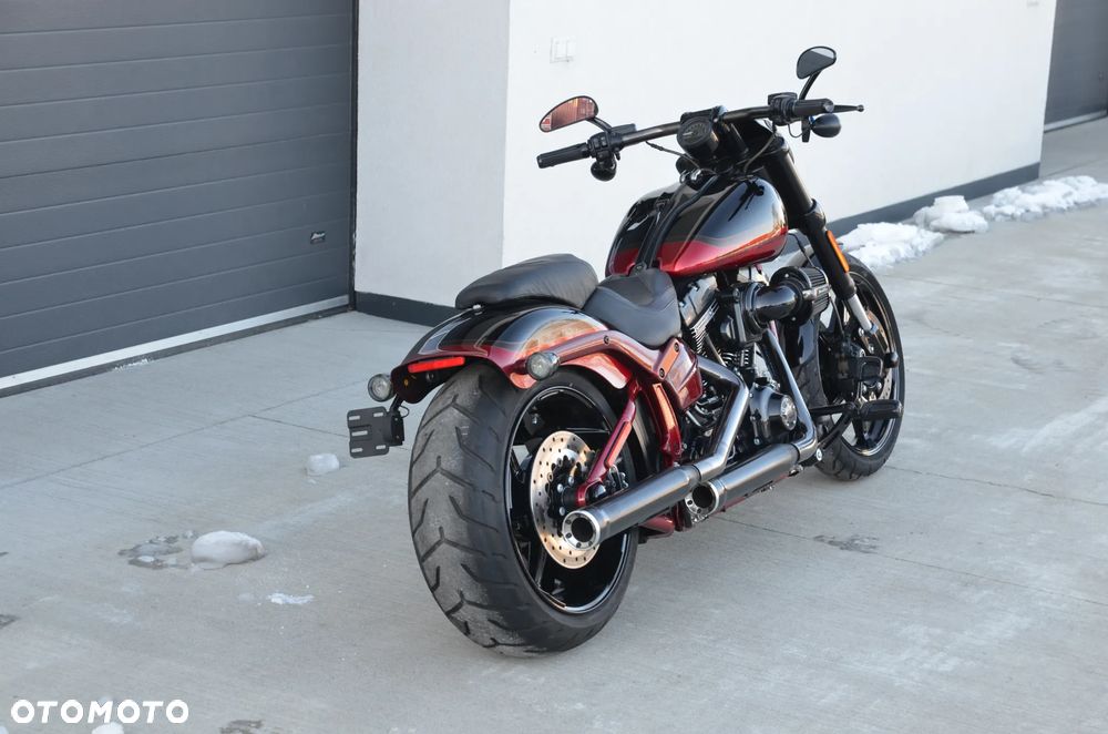 Harley-Davidson Softail Breakout - 29