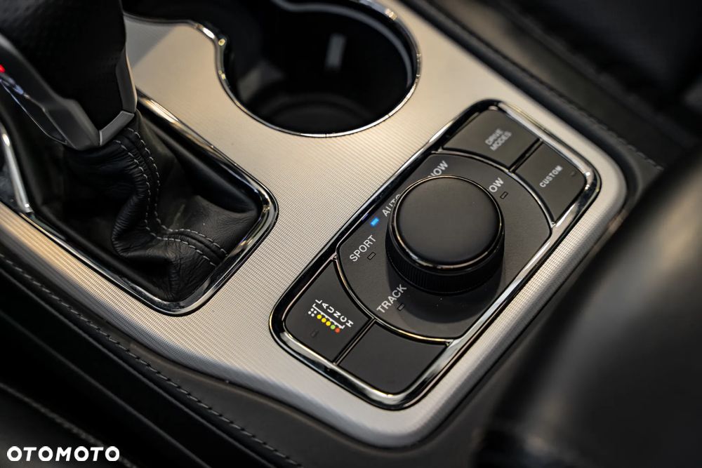 Jeep Grand Cherokee - 32