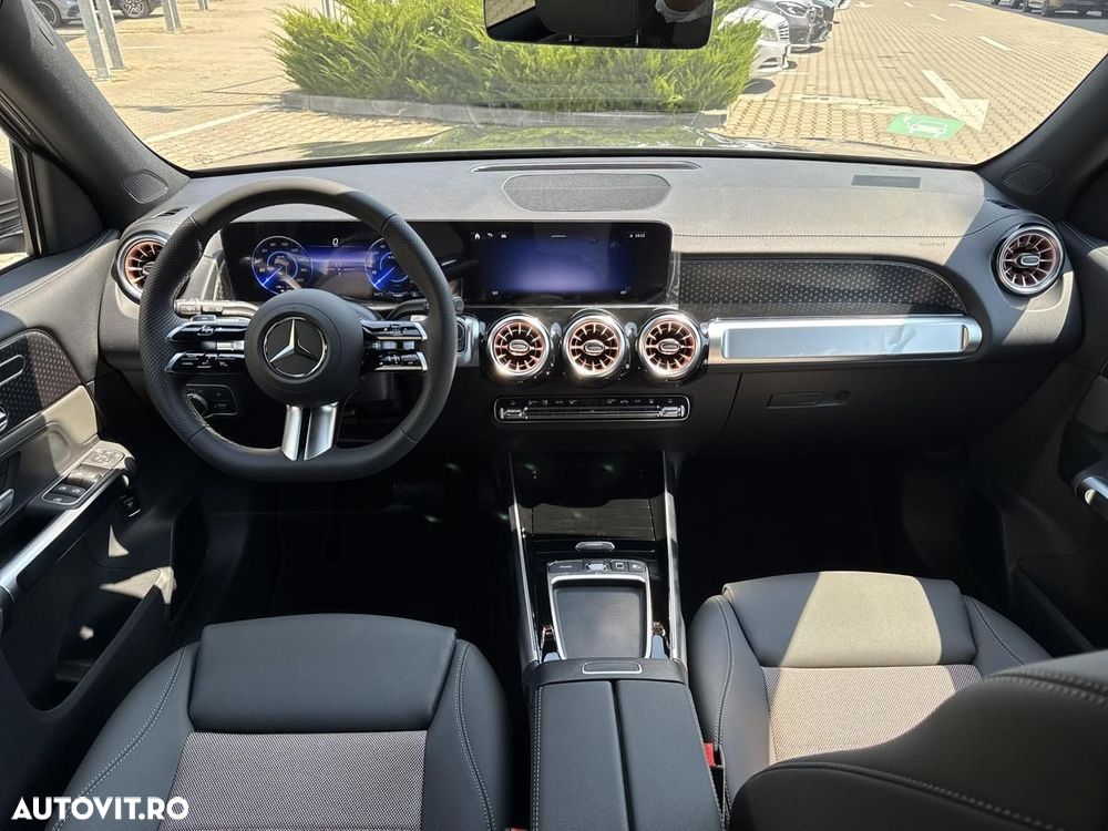 Mercedes-Benz EQB - 11