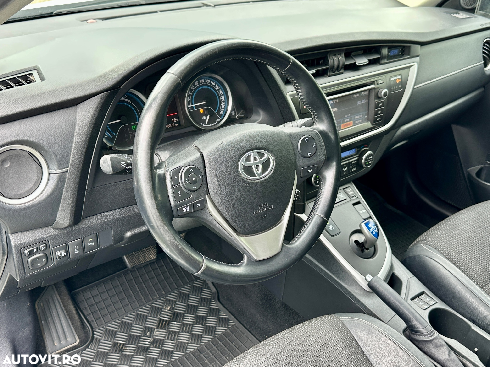 Toyota Auris 1.8 L VVT-i HSD Sol - 7