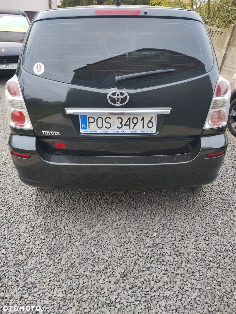 Toyota Corolla Verso 2.2 D-4D Sol - 3