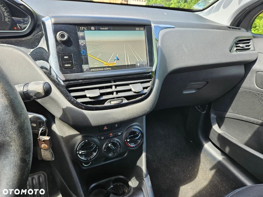 Peugeot 208 82 PureTech Style - 14