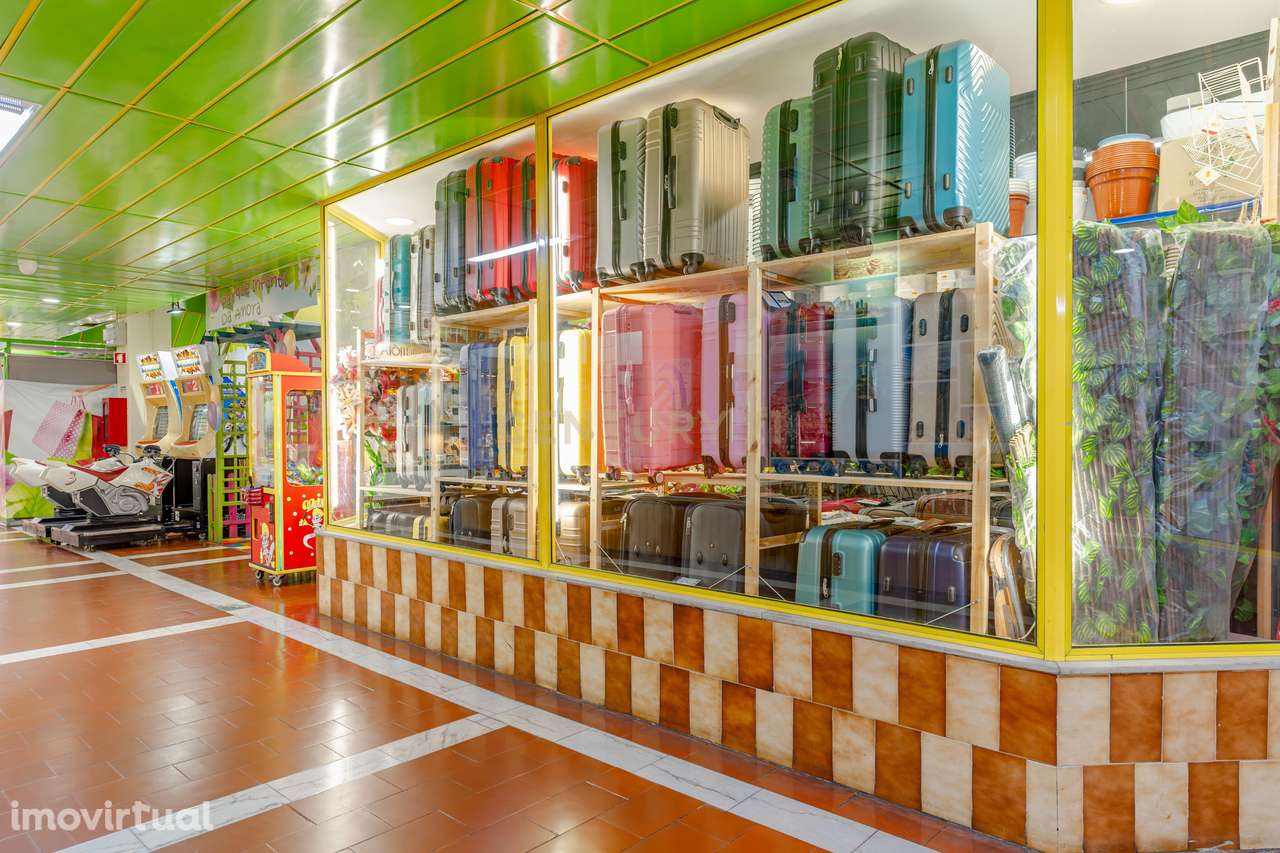 Loja no Centro Comercial da Amora - Grande imagem: 2/10