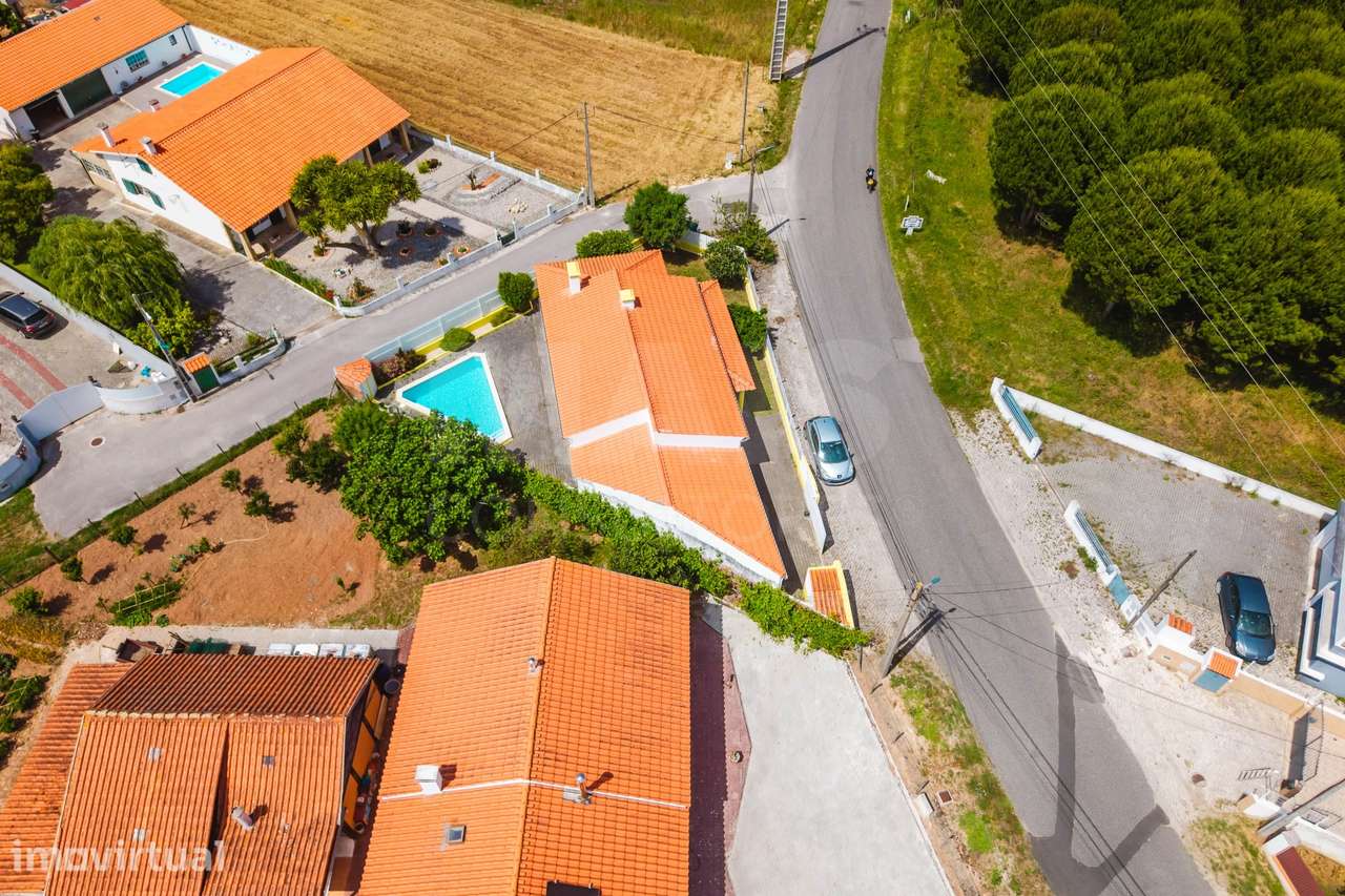 Moradia Térrea c/ piscina, árvores de fruto e garagem a 7 minutos d... - Grande imagem: 4/42