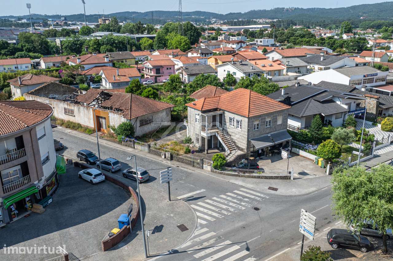 Moradia T5 4 frentes no Centro da Trofa - Grande imagem: 2/18