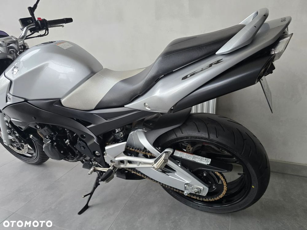 Suzuki GSR - 18