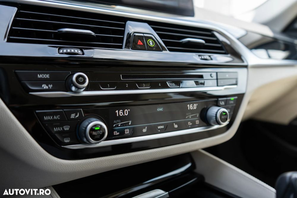 BMW Seria 5 540i xDrive AT - 25