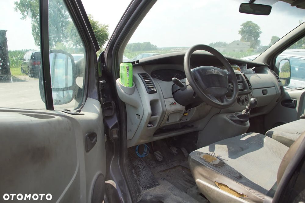 Auto na części - Renault Trafic II 2.5 DCI 135 KM G9U730 PK6377 TED68 2006R Silnik Skrzynia Drzwi Maska Błotnik Zderzak Lampa Lusterko Klamka Szyba Deska Kokpit Sterownik Moduł Czujnik Licznik Panel Kierownica - 10