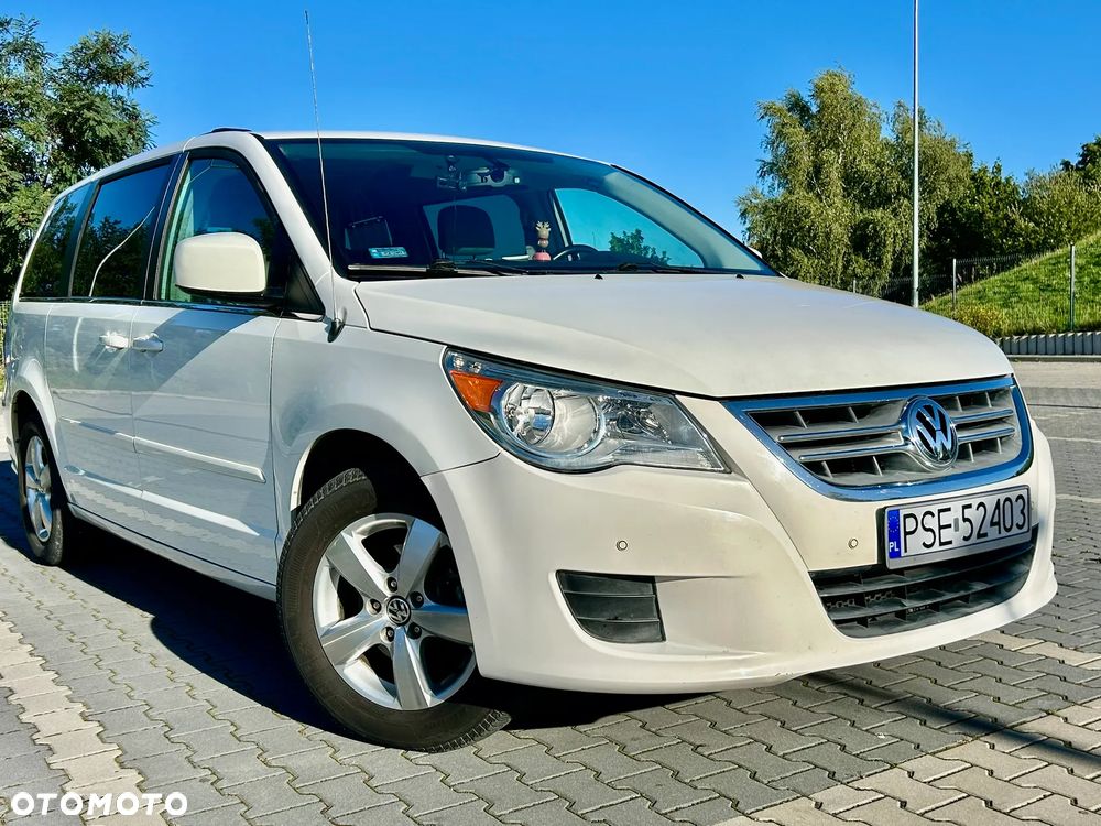 Volkswagen Routan - 1