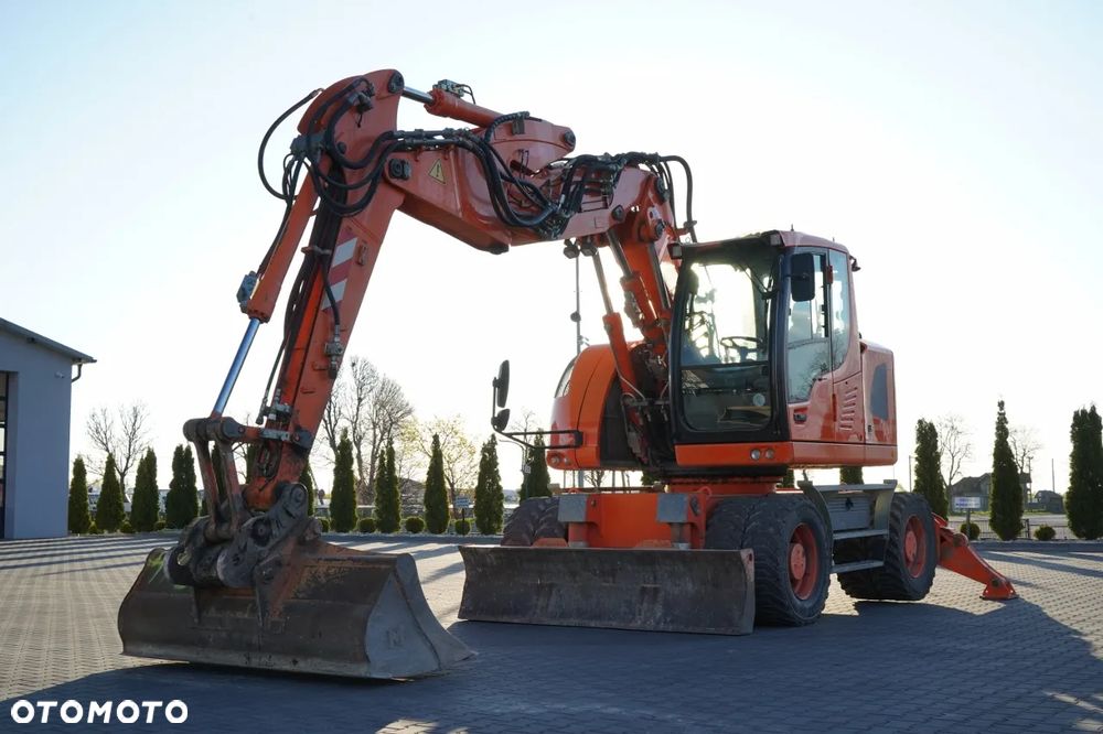 Liebherr A914 COMPACT / KOPARKA KOŁOWA / KOMPLET ŁYŻEK/ ORYGINALNY FABRYCZNY LAKIER / KLIMATYZACJA / KAMERY - 4