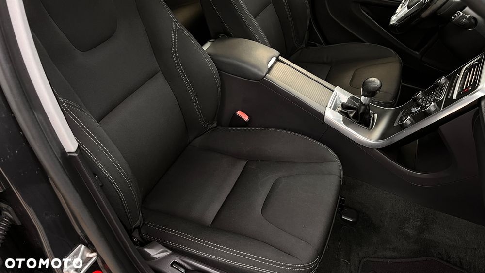 Volvo V60 D2 Base - 17