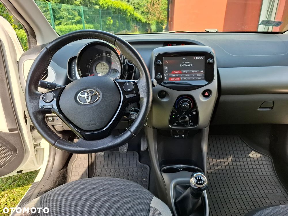 Toyota Aygo x-play club - 9