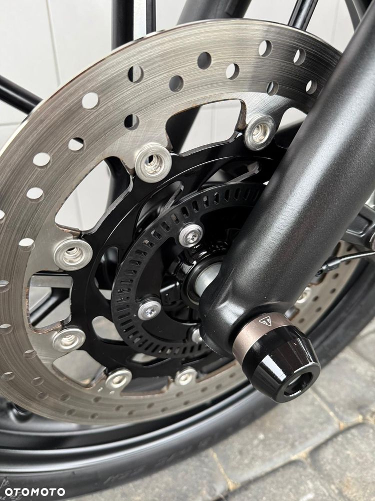 Triumph Street Twin - 11